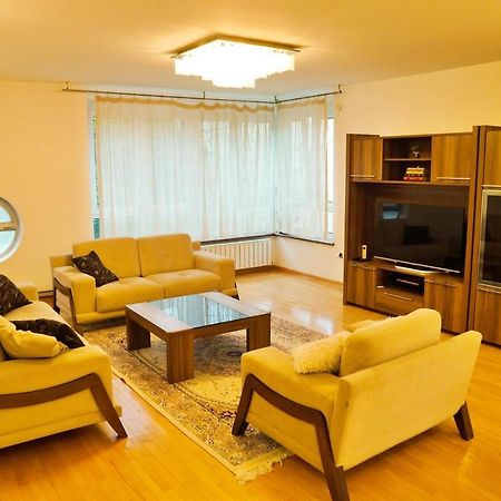 City Center Grand Apartment - Three-Bedroom, Free Parking Sarajevo Exterior photo