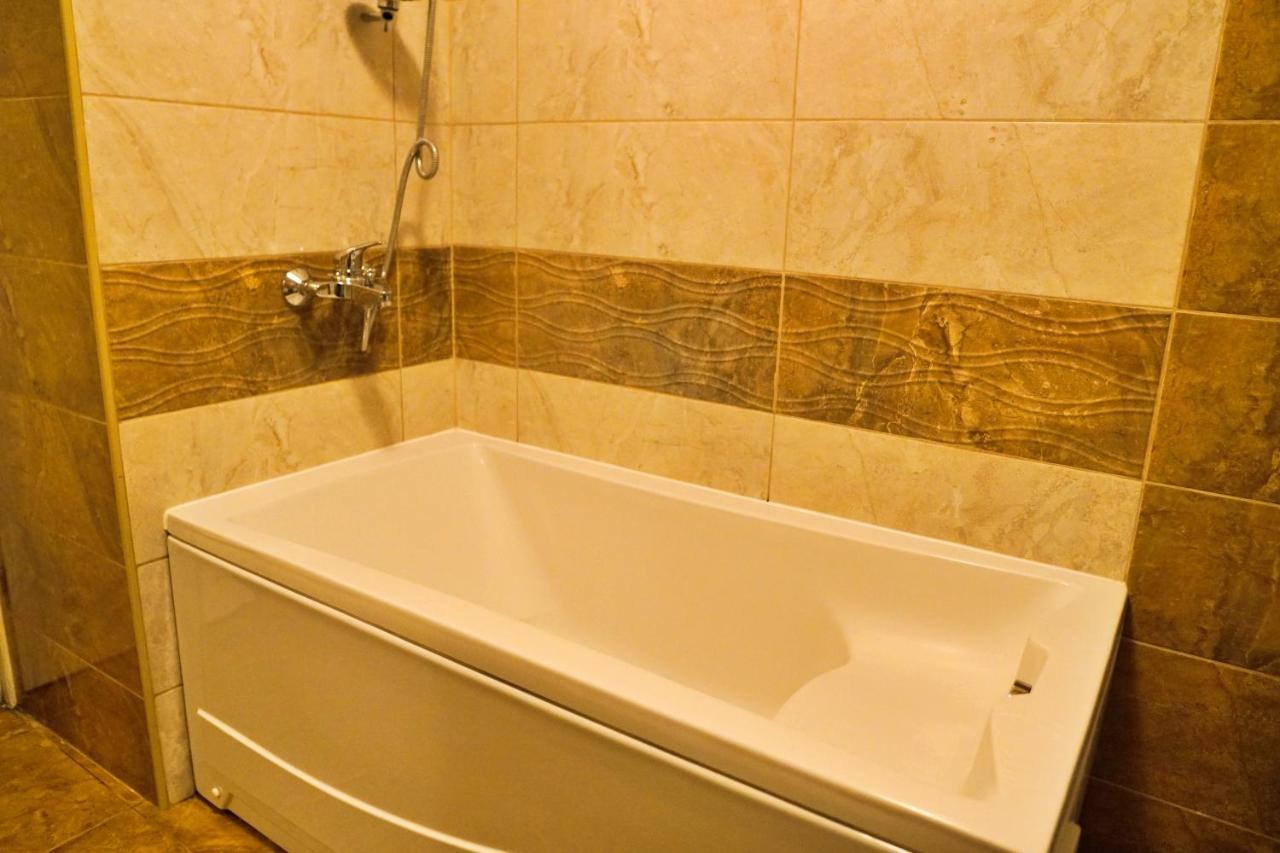 City Center Grand Apartment - Three-Bedroom, Free Parking Sarajevo Exterior photo