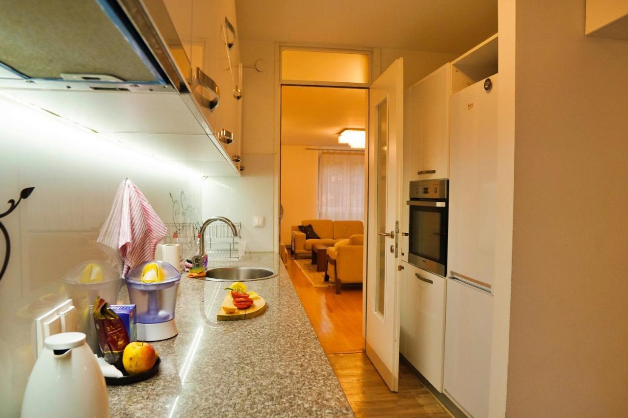 City Center Grand Apartment - Three-Bedroom, Free Parking Sarajevo Exterior photo