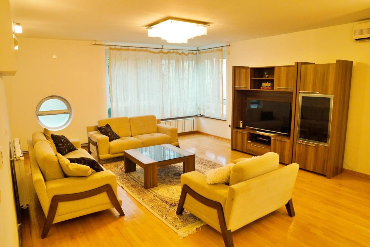 City Center Grand Apartment - Three-Bedroom, Free Parking Sarajevo Exterior photo
