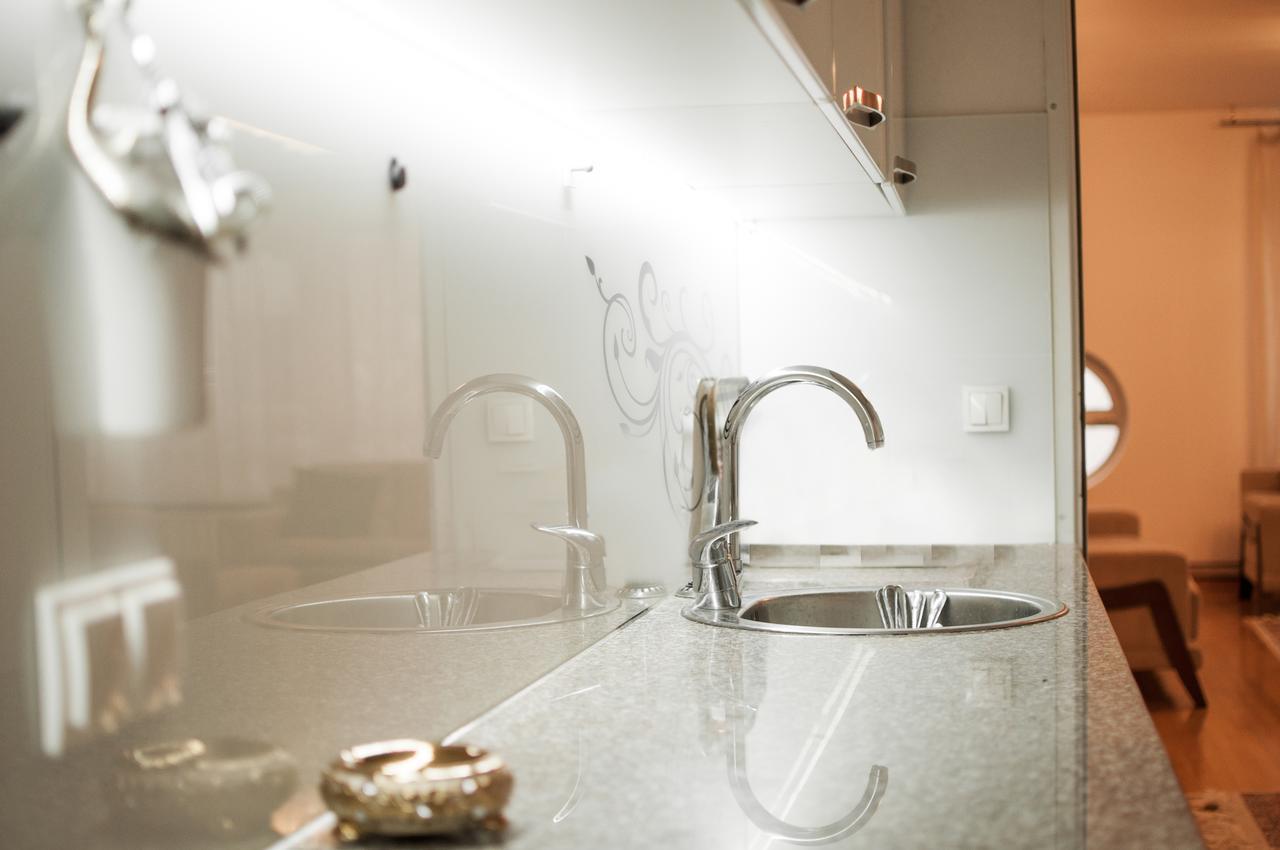 City Center Grand Apartment - Three-Bedroom, Free Parking Sarajevo Exterior photo